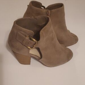 Stylish Tan Suede Like Ankle Booties Heeled Shoe Open Toe Womens Size 7.5 7-1/2